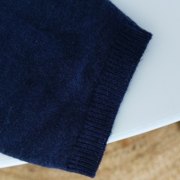 Beautiful John Varvatos XS thin cashmere sweater, never worn with tags - Picture 3 of 5